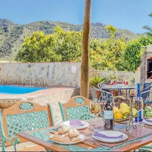https://villa-damara-nerja.hotelsinnerja.org